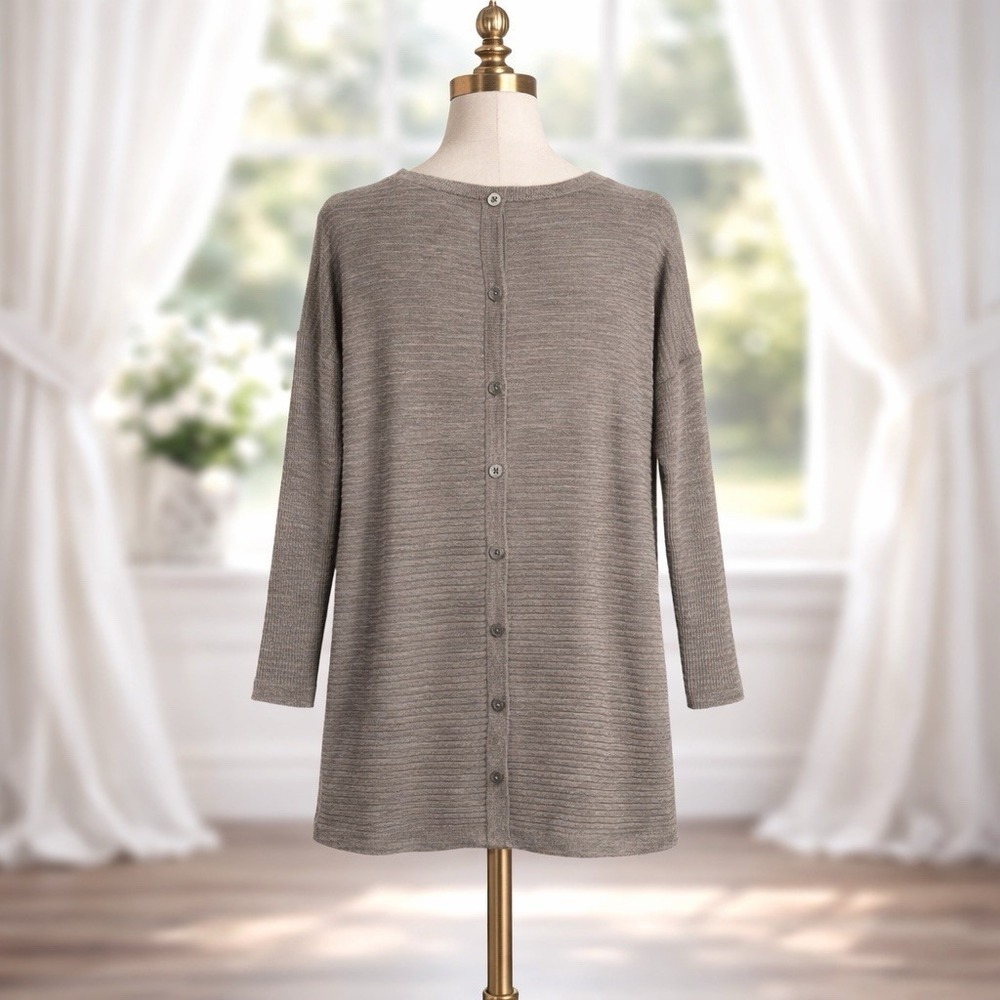 Tahari Merino Wool Ribbed Knit Sweater Accent Button Back Pullover‎ Taupe Large
